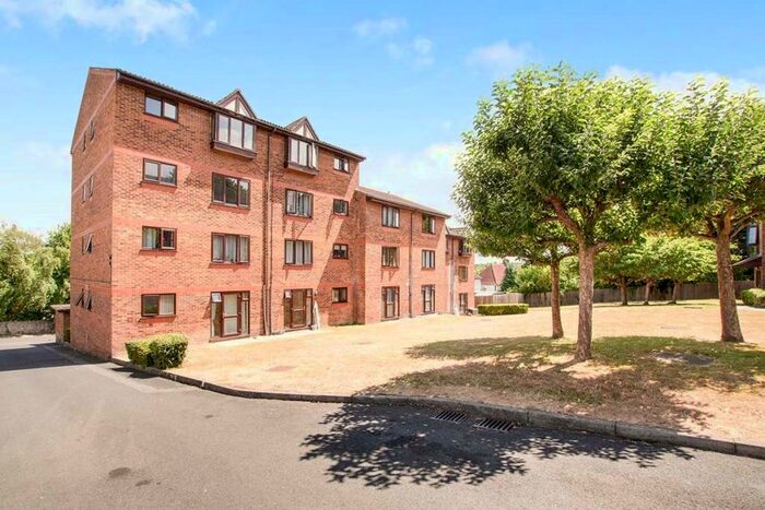 2 Bedroom Flat To Rent In Birkdale Court Buckland Road, Maidstone, Kent, ME16