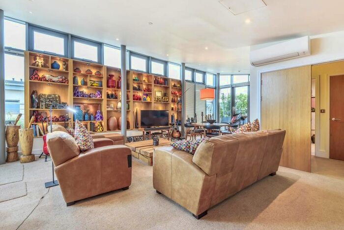 3 Bedroom Flat To Rent In Tallow Road, Brentford, TW8