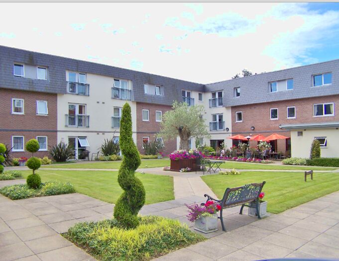 2 Bedroom Apartment To Rent In Willow Court, Clyne Common, SA3