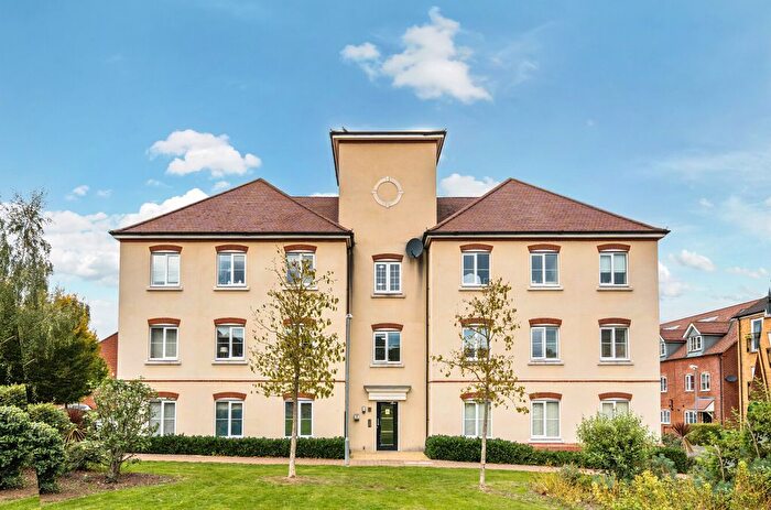 2 Bedroom Flat For Sale In Waratah Drive, Chislehurst, Kent, BR7