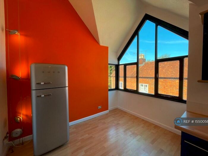 1 Bedroom Flat To Rent In The Old Kiln, Farnham, GU9