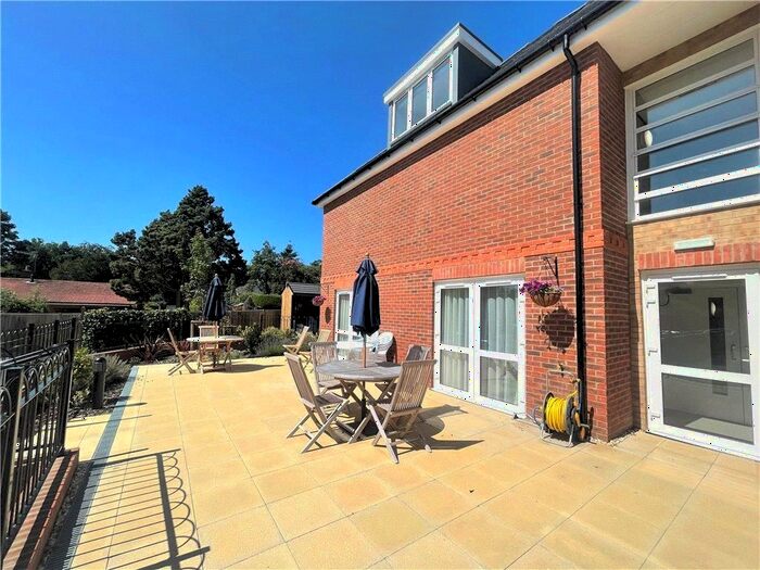 1 Bedroom Flat For Sale In Crookham Road, Fleet, GU51