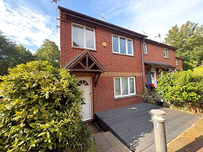 3 Bedroom End Terrace House To Rent In Meadowbrook Close, Exeter, EX4