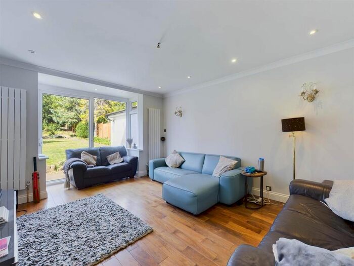 5 Bedroom Property To Rent In Essenden Road, Sanderstead, South Croydon, CR2