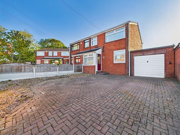 3 Bedroom Semi-Detached House For Sale In Hawkshead Road, Burtonwood And Westbrook, Warrington, WA5