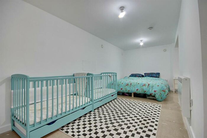 2 Bedroom Flat For Sale In Francis Avenue, Southsea, PO4