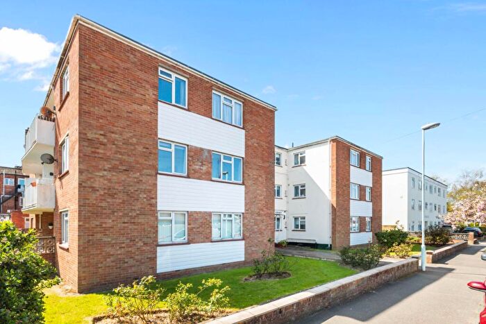 3 Bedroom Flat For Sale In Bramber Court, Bruce Avenue, BN11