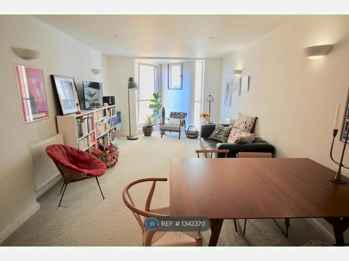 2 Bedroom Flat To Rent In Richmond Road, London, E8