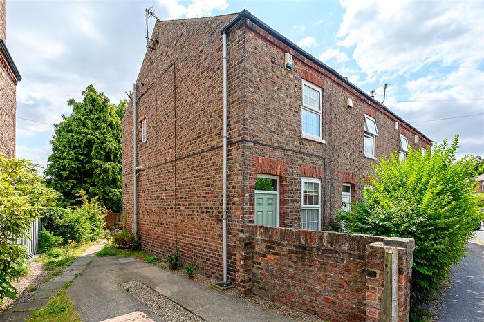 2 Bedroom Cottage For Sale In The Green, Acomb, York, YO26