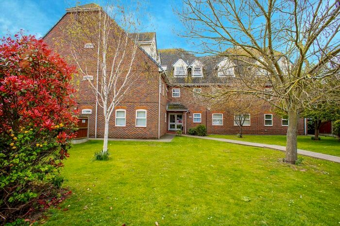 2 Bedroom Flat To Rent In Western Esplanade, Canvey Island, SS8