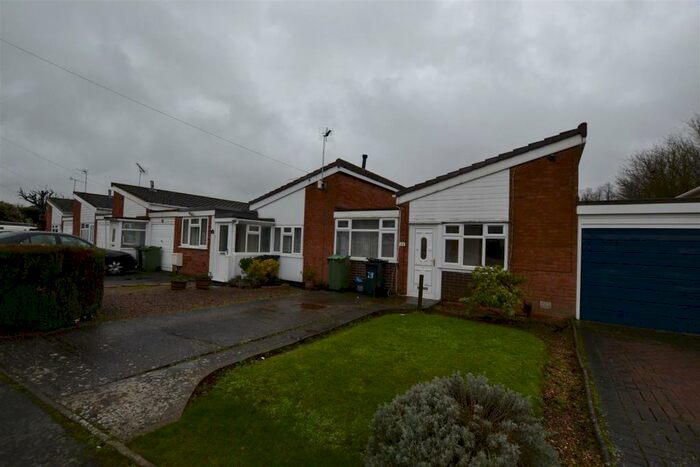 3 Bedroom Detached Bungalow To Rent In Earlswood Road, Kingswinford, DY6