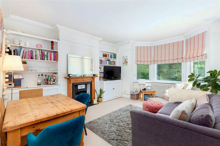 2 Bedroom Flat To Rent In Clapham Common Westside, London, SW4