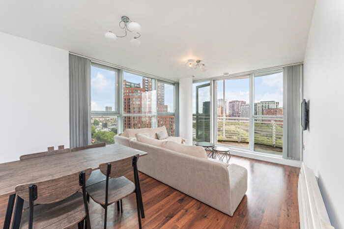 2 Bedroom Flat To Rent In Blackwall Way, Blackwall, E14