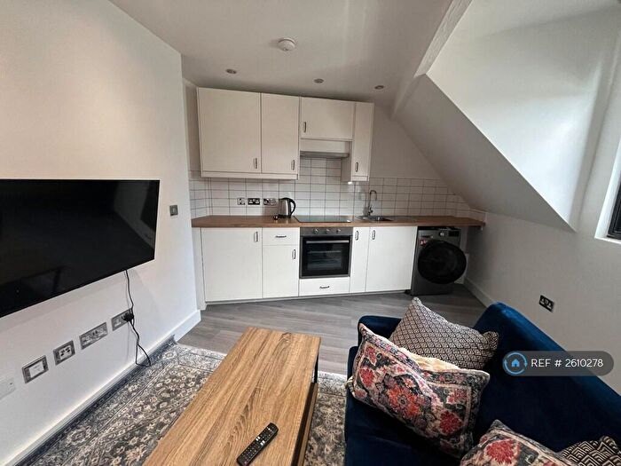 1 Bedroom Flat To Rent In New Briggate, Leeds, LS2