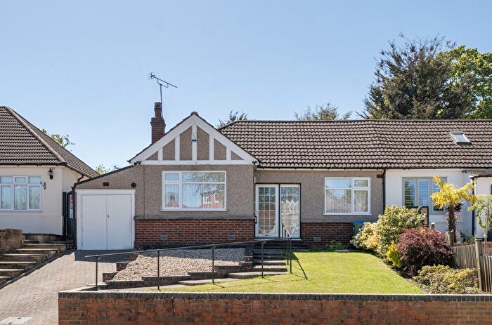 3 Bedroom Bungalow For Sale In Little Birches, Sidcup, DA15