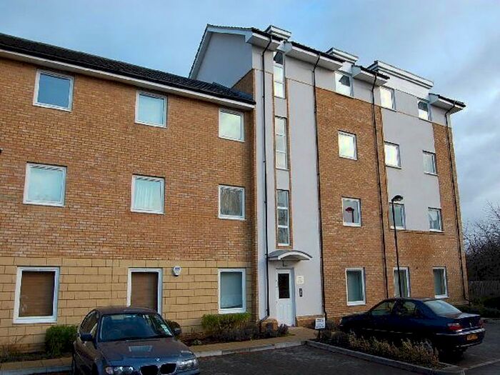 2 Bedroom Flat To Rent In Bakers Close, St Albans, AL1