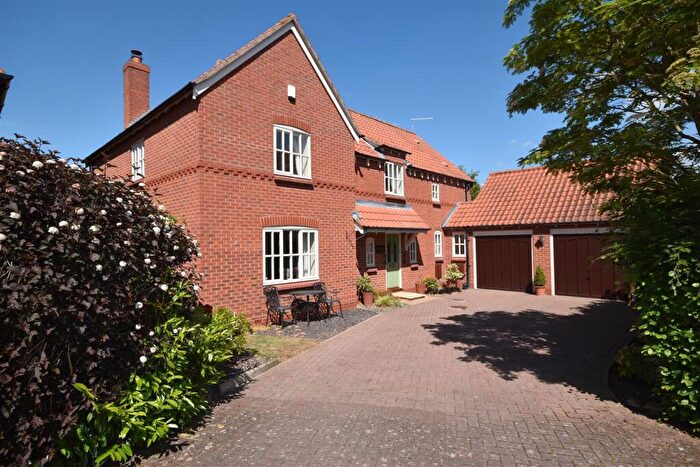 4 Bedroom Detached House For Sale In Tudor Oaks, Elston, Newark, NG23