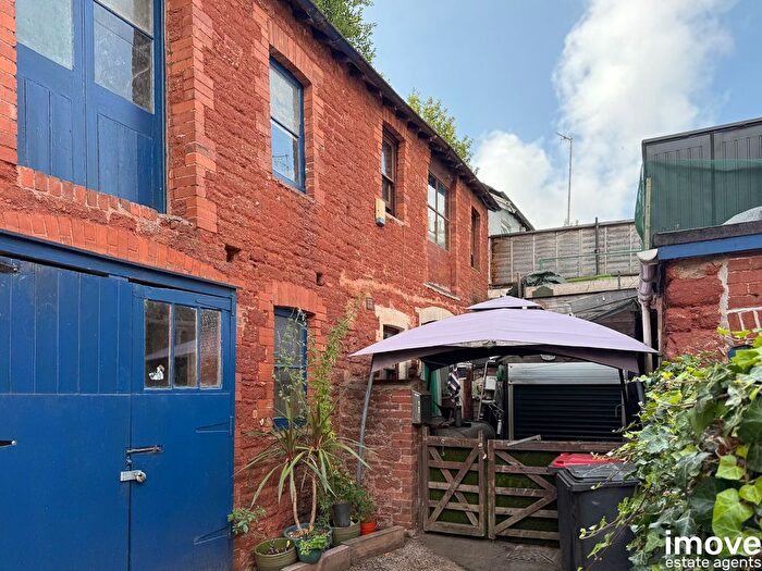 2 Bedroom Barn Conversion For Sale In Walnut Road, Torquay, TQ2