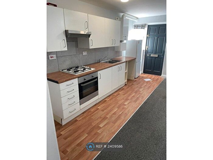 3 Bedroom Maisonette To Rent In Plumstead Common Road, London, SE18