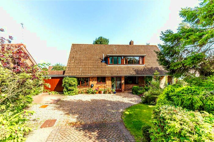 4 Bedroom Detached House For Sale In Valley Close, Studham, Dunstable, Bedfordshire, LU6