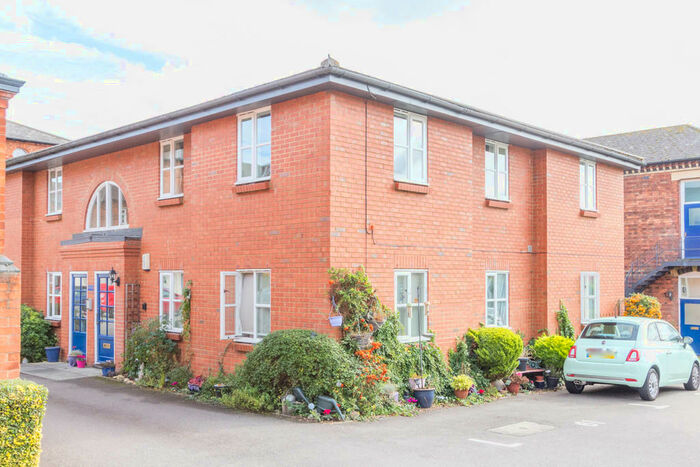 2 Bedroom Flat To Rent In The Cloisters Irthlingborough Road, Wellingborough, NN8