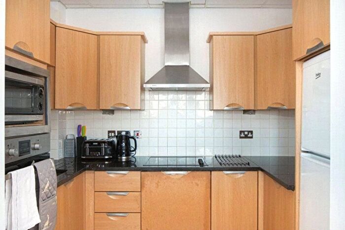 2 Bedroom Flat To Rent In Greens End, London, SE18