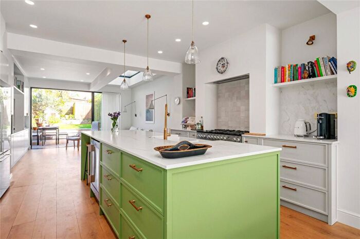 4 Bedroom Terraced House For Sale In Kenilworth Road, London, E3