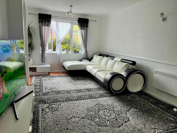 2 Bedroom Flat To Rent In Sapphire Close, Chadwell Heath, RM8