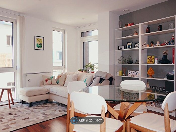 3 Bedroom Flat To Rent In Bellville House, London, SE10