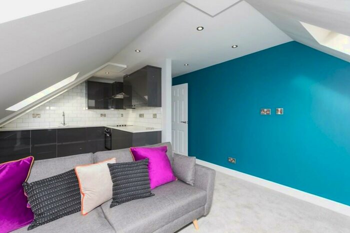 2 Bedroom Apartment To Rent In Cavendish Crescent North, The Park, NG7