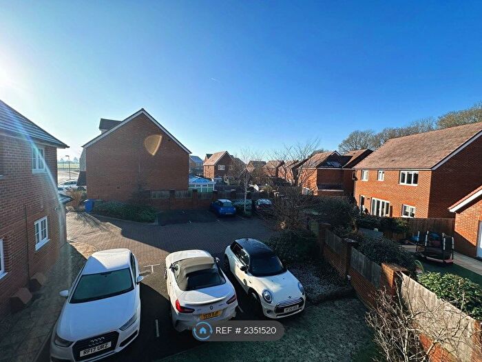 2 Bedroom Flat To Rent In Barn Owl Drive, Binfield, Bracknell, RG12