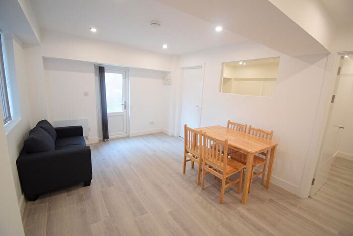 1 Bedroom Flat To Rent In Central Hill, Upper Norwood, Croydon, London, SE19
