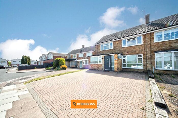 4 Bedroom Semi-Detached House For Sale In St. Christophers Close, Dunstable, LU5