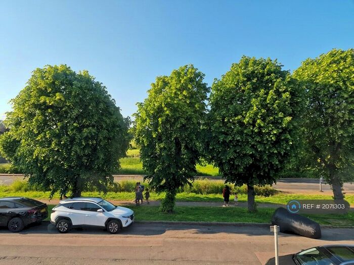 2 Bedroom Flat To Rent In Forest Avenue, London, E4