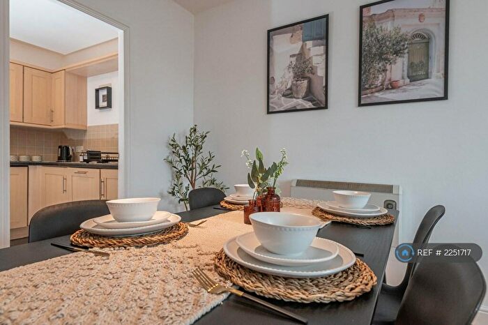 3 Bedroom Flat To Rent In Bruntcliffe Road, Morley, Leeds, LS27
