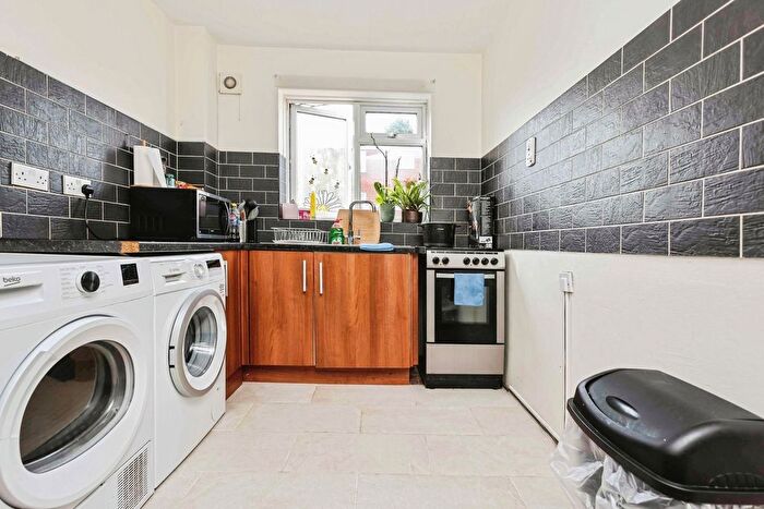 1 Bedroom Flat For Sale In Elgar Court, Rainbow Hill, Worcester, Worcestershire, WR3