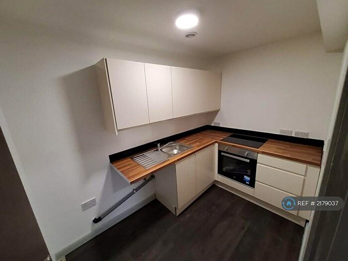 1 Bedroom Flat To Rent In Drake Street, Rochdale, OL16