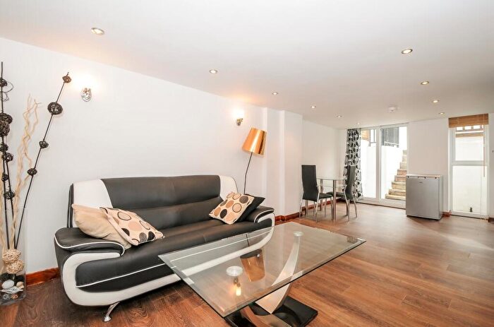 1 Bedroom Flat To Rent In Waldram Crescent, London, SE23