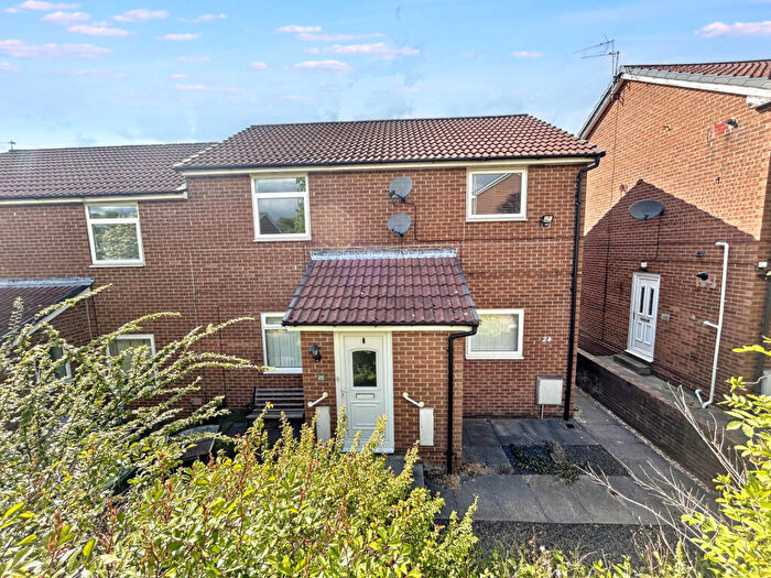 2 Bedroom Flat For Sale In Ravenscar Close, Whickham, Newcastle Upon Tyne, Tyne And Wear, NE16