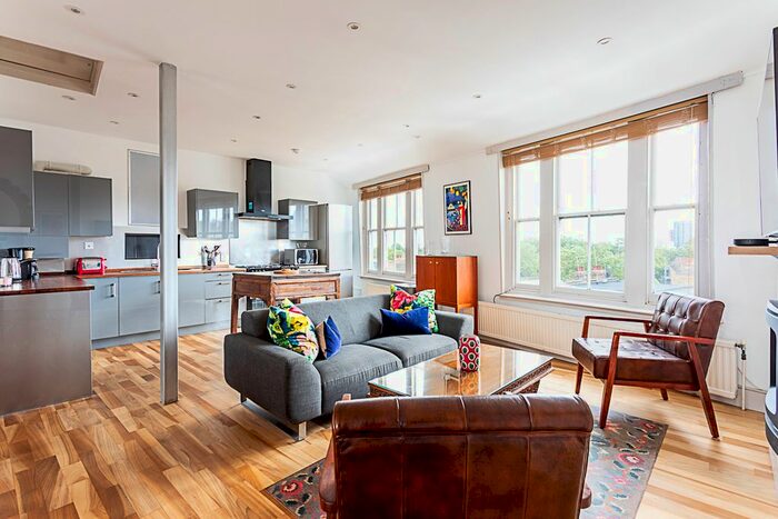 3 Bedroom Flat To Rent In Essex House, Essex Road, London, N1