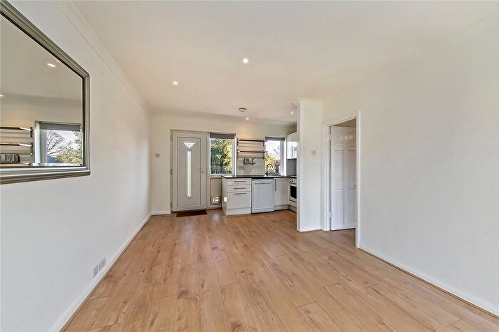 1 Bedroom Flat For Sale In St Margarets Road, St Margarets, Twickenham, TW1