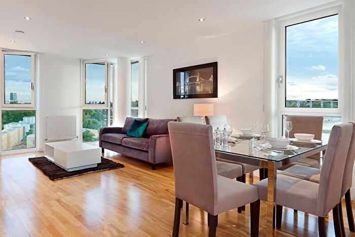 3 Bedroom Flat To Rent In The Crescent, Deptford Bridge, SE8
