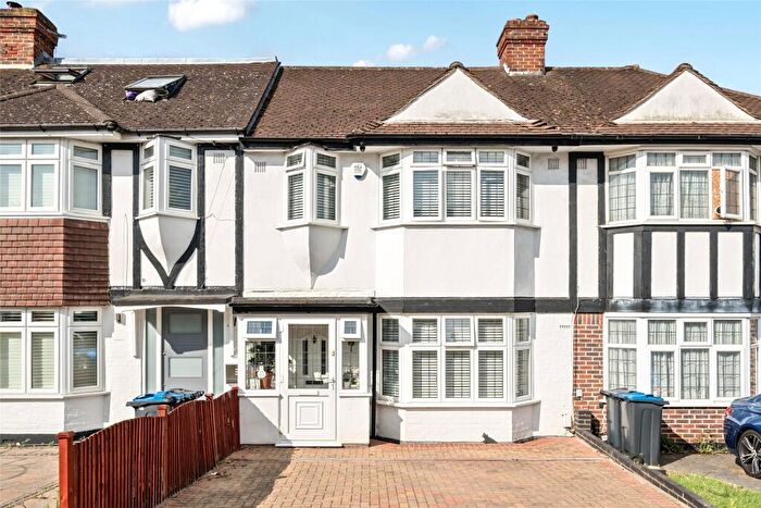 3 Bedroom Terraced House For Sale In Kingsbridge Road, Morden, SM4