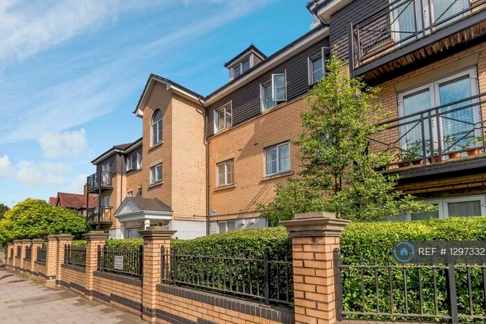 3 Bedroom Flat To Rent In Kenton Road, Harrow, HA3