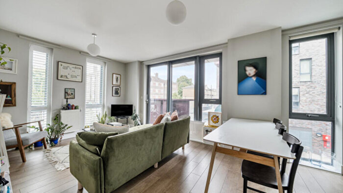 2 Bedroom Flat For Sale In Hierro Court, Bermuda Way, Stepney, E1