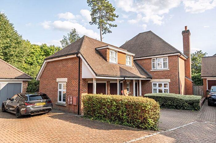 5 Bedroom Detached House For Sale In Water Mead, Chipstead, CR5