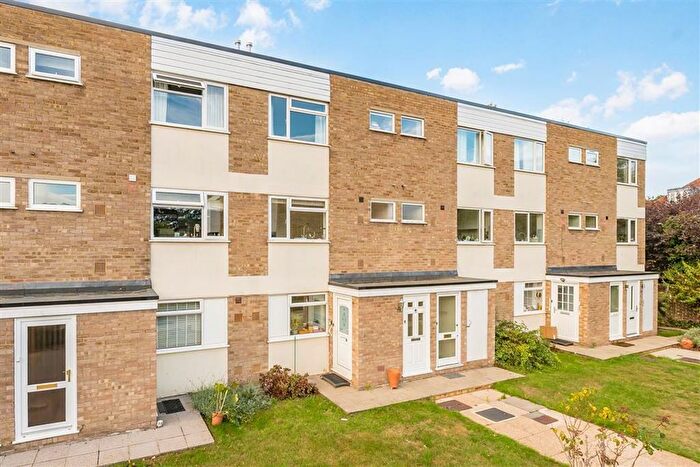 2 Bedroom Maisonette For Sale In Blandford Road, Teddington, TW11