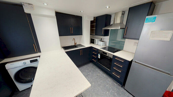 6 Bedroom Terraced House To Rent In Manor Drive, Hyde Park, Leeds, LS6