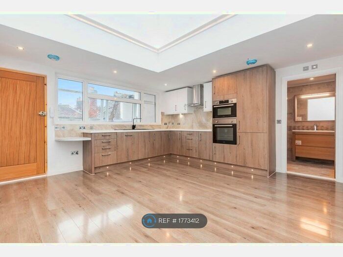 1 Bedroom Flat To Rent In The Borough, Farnham, GU9