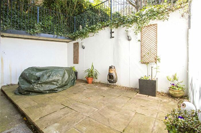 1 Bedroom Apartment For Sale In Cintra Park, London, SE19